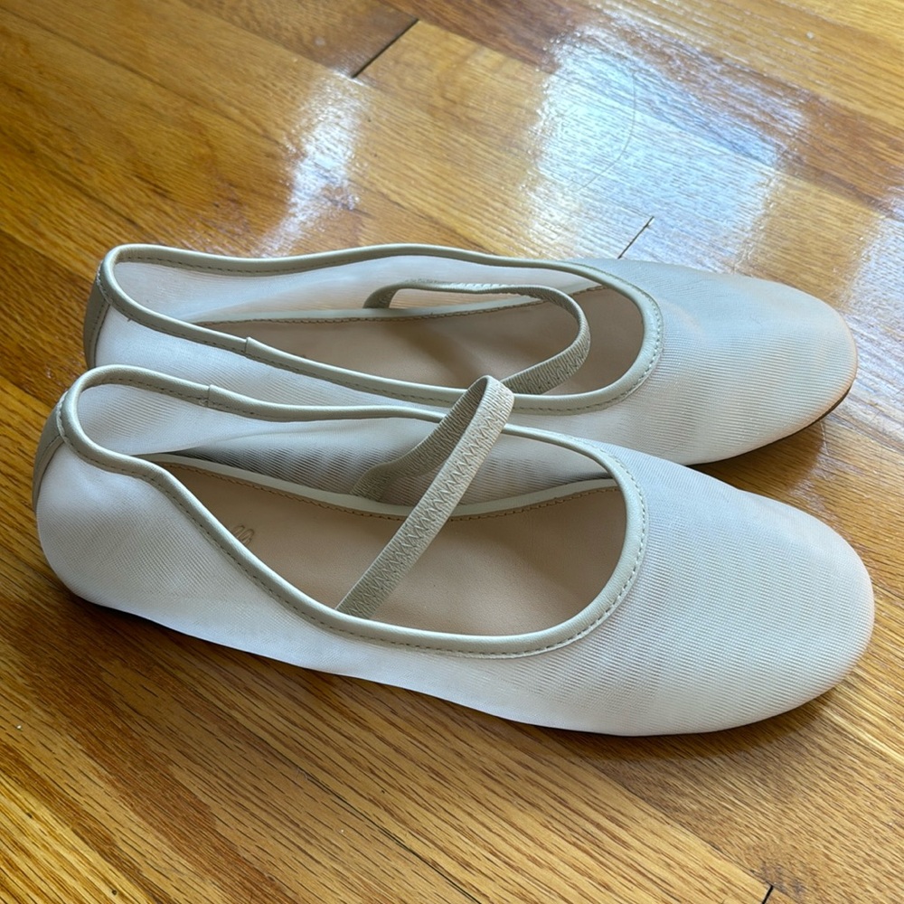 The Greta Round-Toe Ballet Flat in Mesh